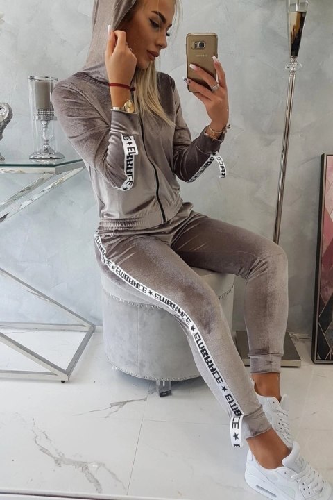 Komplet welurowy z ozdobnymi taśmami szary