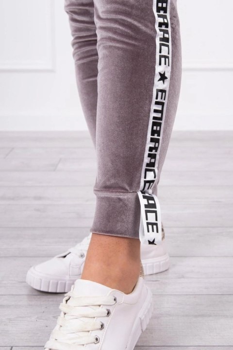 Komplet welurowy z ozdobnymi taśmami szary