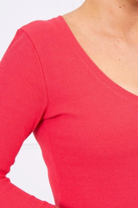 Sukienka dopasowana z dekoltem malinowa