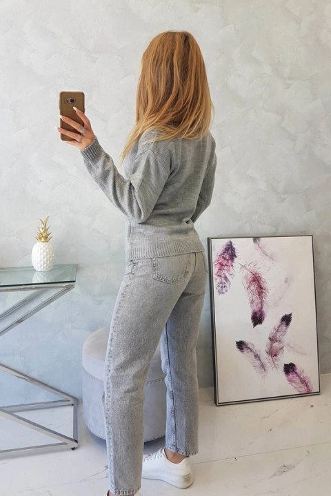 Sweter z dekoltem V szary