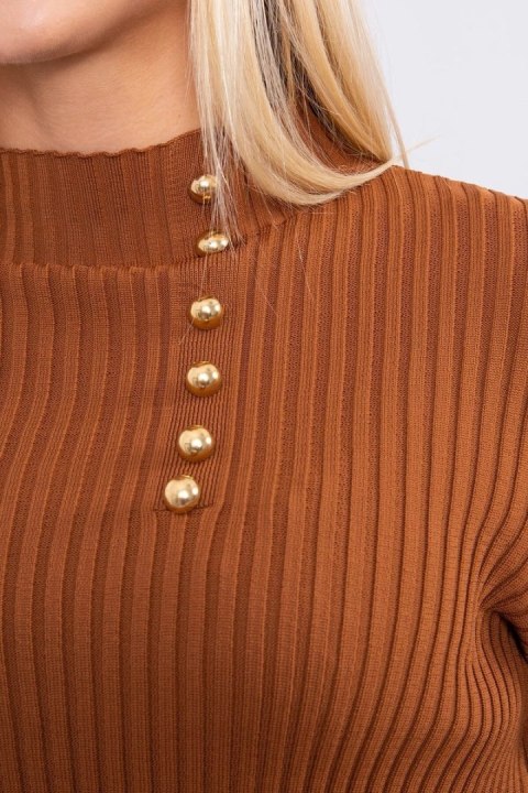 Bluzka swetrowa dopasowana z guzikami camelowa