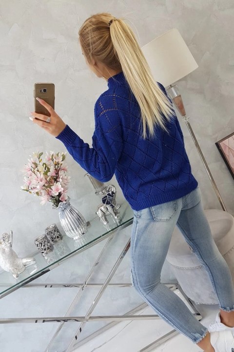 Sweter z półgolfem i wzorem w romby chabrowy