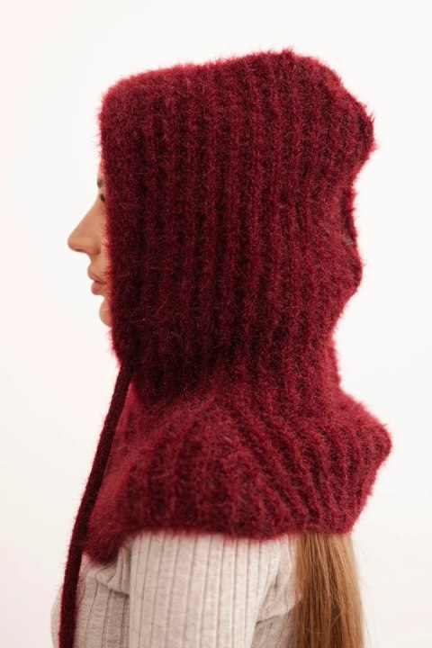 Czapka kaptur damski z delikatnym splotem z troczkami bordowy