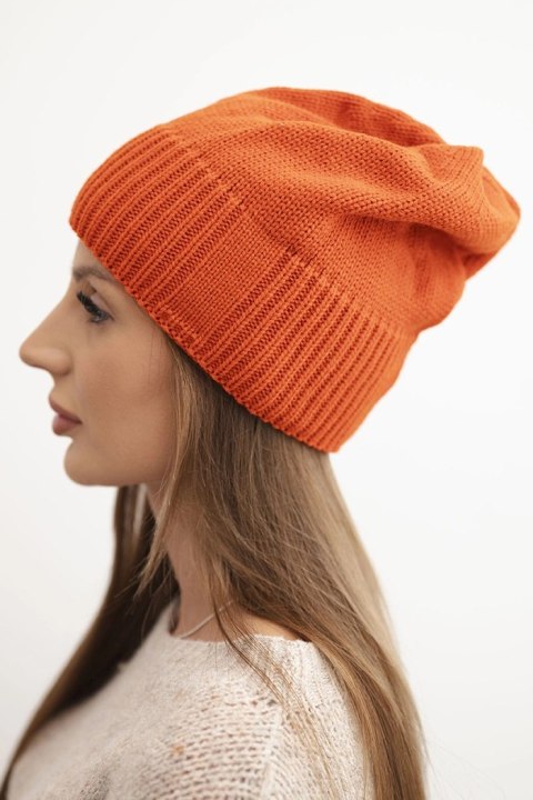 Czapka damska zimowa z wełną o klasycznym prążkowanym splocie K444 pomarańczowa