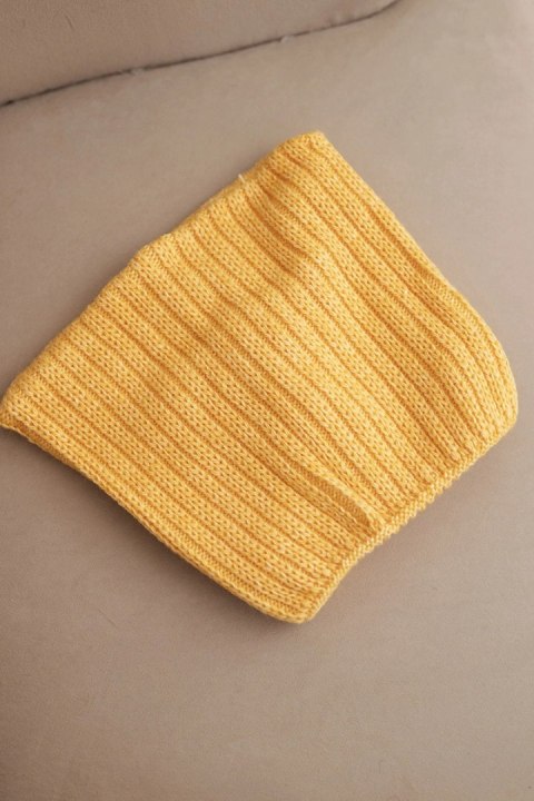 Czapka damska zimowa z wełną o kocim fasonie z prążkowanej dzianiny K419 żółta