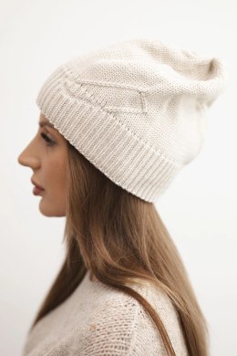 Czapka damska zimowa z wełną o prążkowanym splocie K471 beżowa