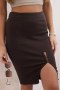 Spódnica damska bawełniana prążkowana z rozcięciem i ozdobnymi guzikami brązowa