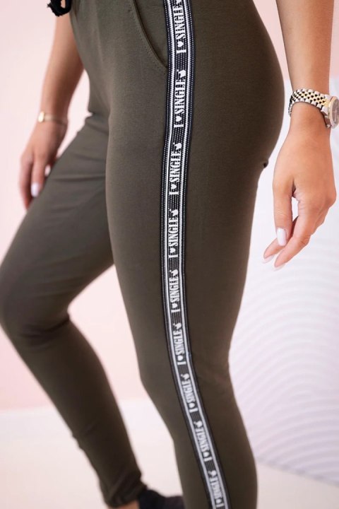 Spodnie damskie dresowe z lampasem i wiązaniem w pasie khaki  