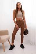 Spodnie damskie z ekoskóry z kieszeniami i wiązaniem w pasie brązowe