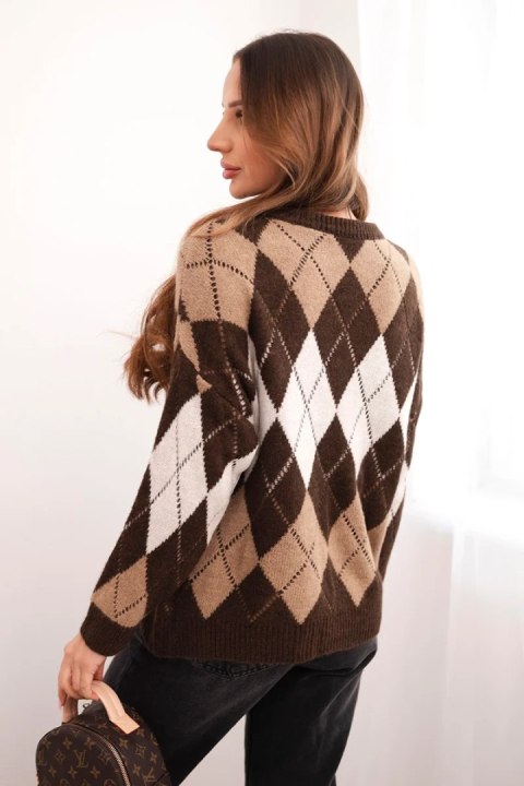 Sweter damski w romby z ażurem i okrągłym dekoltem brązowy