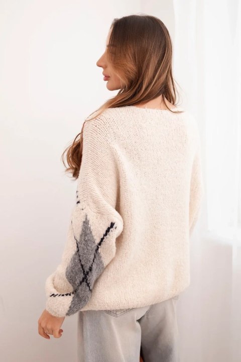 Sweter damski w romby zapinany na guziki beżowy