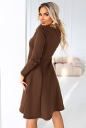 574-2 IVANA wygodna trapezowa sukienka z dekoltem i długim rękawkiem - czekoladowa