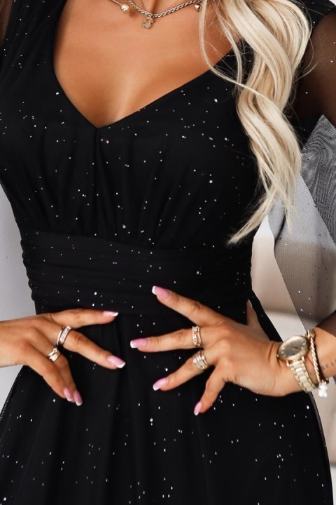 655-1 Długa połyskująca w świetle suknia z dekoltem i transparentnym rękawkiem - czarna