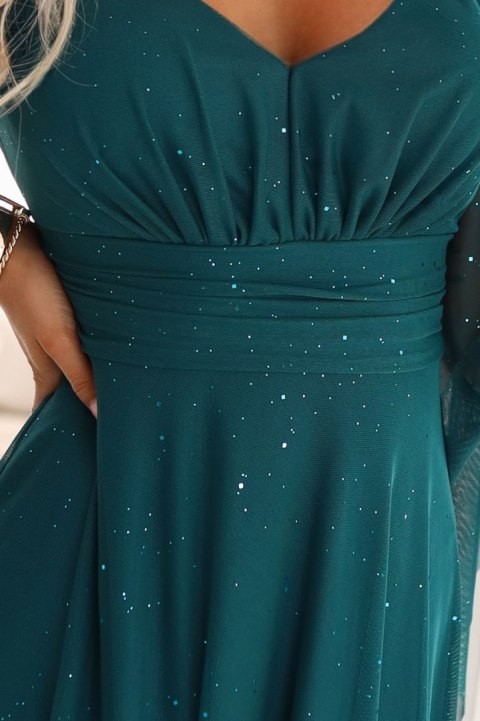 655-2 Długa połyskująca w świetle suknia z dekoltem i transparentnym rękawkiem - szmaragdowa zieleń