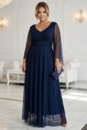 655-3 Długa połyskująca w świetle suknia z dekoltem i transparentnym rękawkiem - granatowa
