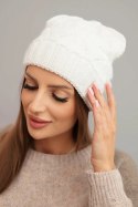 Czapka damska zimowa z wełną o strukturalnym splocie K432 ecru