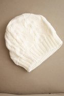Czapka damska zimowa z wełną o strukturalnym splocie K432 ecru