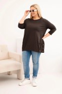 Bluzka damska Plus Size z bawełny z ozdobnymi guzikami i podwijanymi rękawami brązowa