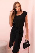 Sukienka damska elegancka z gumką w talii i rozcięciem czarna