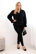 Bluzka damska wiskozowa Plus Size z falbaną i ozdobną broszką czarna