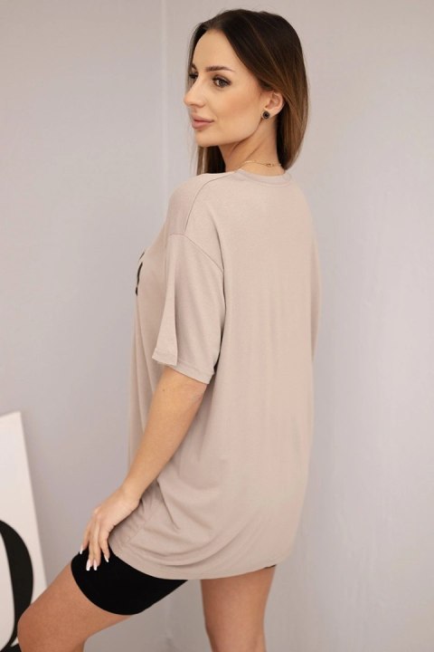 Komplet damski z luźną bluzką i dopasowanymi spodenkami beżowy