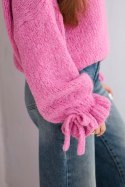 Sweter damski z dodatkiem moheru z grubym splotem i ozdobnymi rękawami różowy