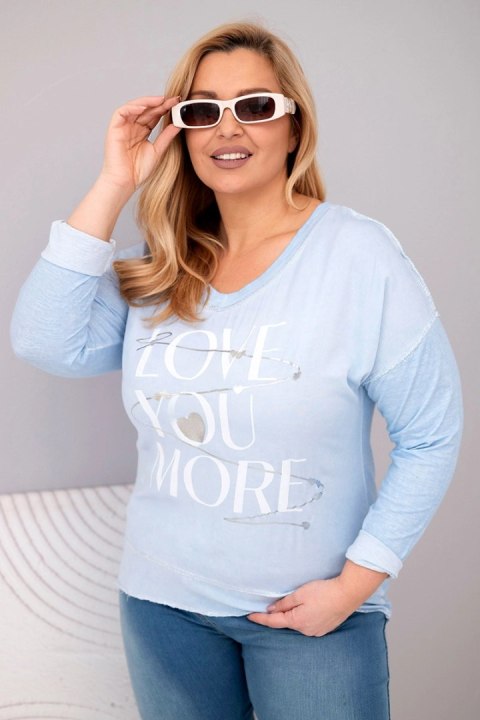 Bluzka damska Plus Size przecierana z napisem Love You More niebieska