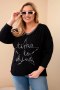Bluzka damska Plus Size przecierana z napisem i perełkami czarna