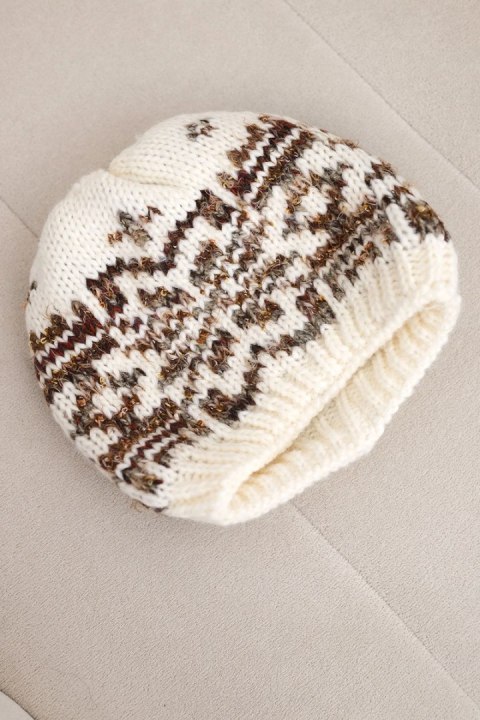 Czapka damska wełniana zimowa z norweskim wzorem K354 ecru+camelowy