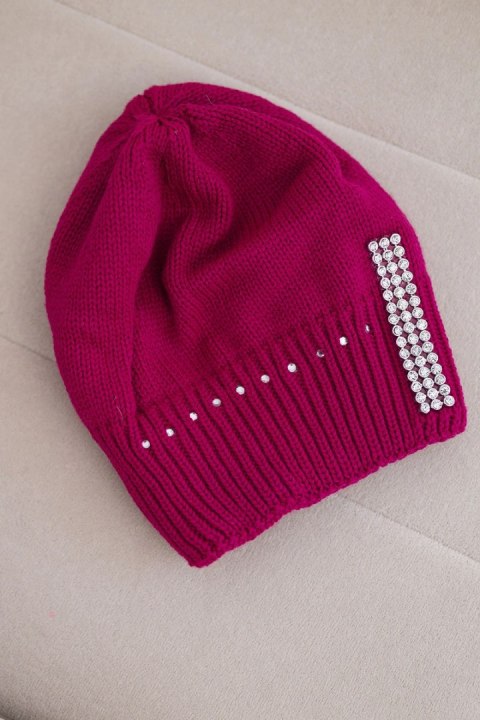 Czapka damska wełniana zimowa z ozdobnym paskiem cyrkonii K402 fuksja