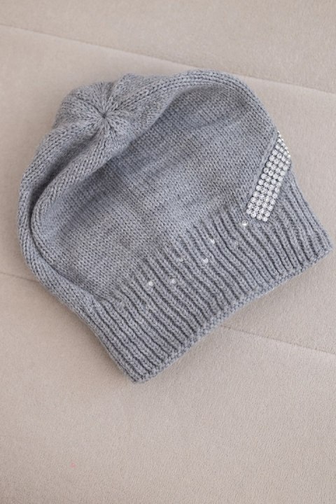 Czapka damska wełniana zimowa z ozdobnym paskiem cyrkonii K402 szara