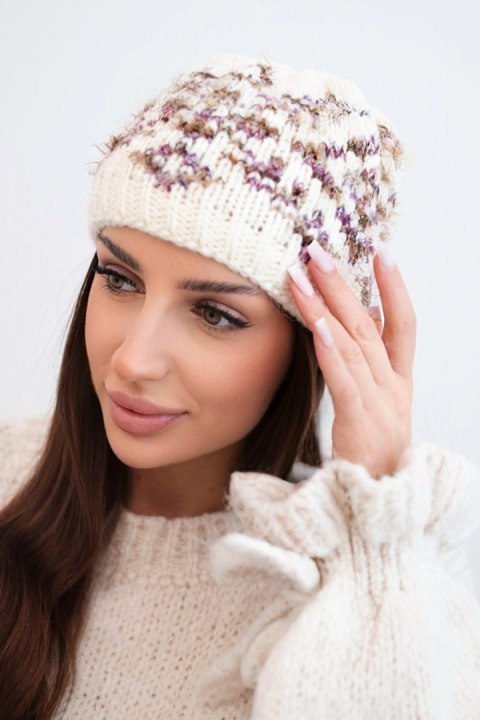 Czapka damska zimowa w kolorowe wzory z grubym ściągaczem K353 ecru+fioletowy