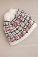 Czapka damska zimowa z kolorową przędzą i elastycznym ściągaczem K352 ecru+różowy neon+camelowy