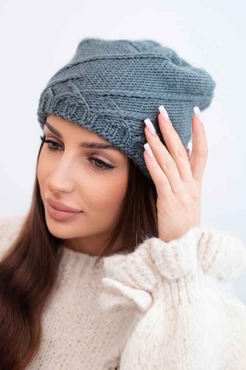 Czapka damska zimowa z ozdobnym splotem K403 ciemno szara