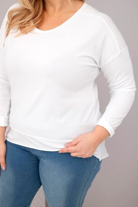 Bluzka damska Plus Size przecierana z dekoltem V i dłuższym tyłem biała