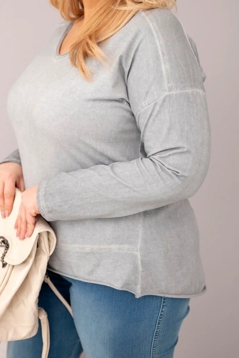 Bluzka damska Plus Size przecierana z dekoltem V i dłuższym tyłem szara