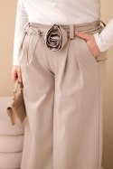 Spodnie damskie Plus Size z szeroką nogawką i ozdobnym kwiatem w talii beżowe