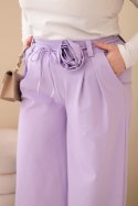 Spodnie damskie Plus Size z szeroką nogawką i ozdobnym kwiatem w talii fioletowe
