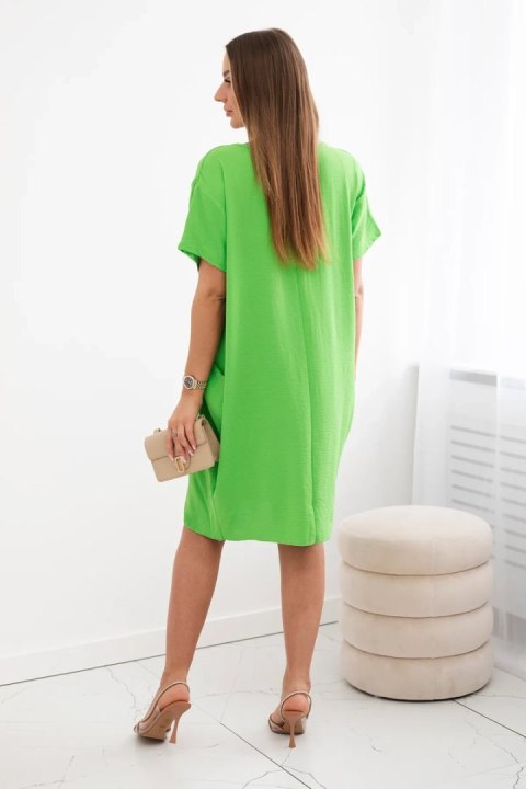 Sukienka z kieszeniami i wisiorkiem jasny zielony
