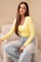 Bluzka damska basic z kwadratowym dekoltem i długim rękawem żółta