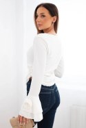 Bluzka damska prążkowana z dekoltem V i falbanami na rękawach ecru