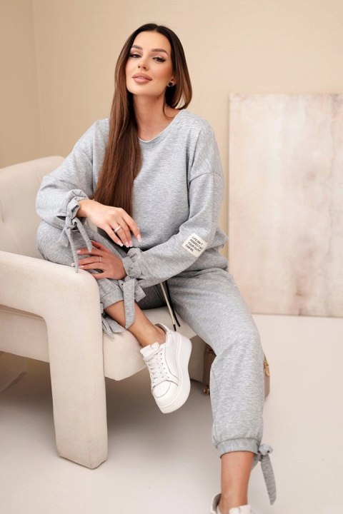 Komplet damski masełkowy z wiskozy z wiązaniami szary