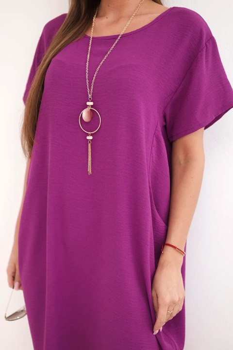 Sukienka z kieszeniami i wisiorkiem ciemno fioletowa