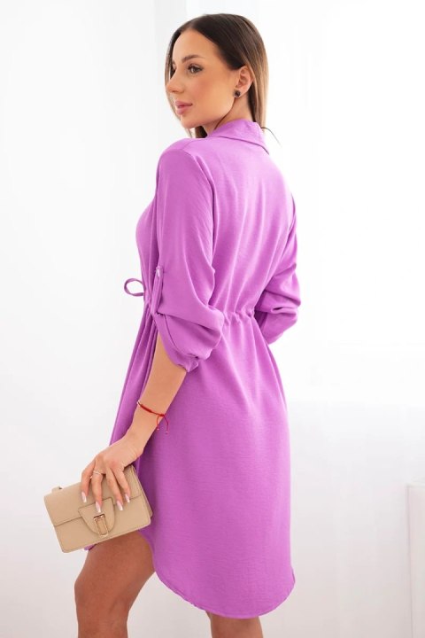 Sukienka z zapięciem na guziki i wiązaniem w talii bakłażanowa