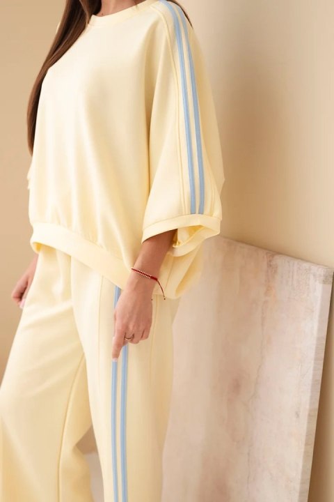 Komplet damski wiskozowy masełko z szeroką nogawką i luźną bluzą żółty