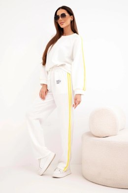 Komplet dresowy damski Masełko z lampasami i luźną bluzą biały