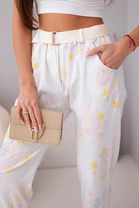 Spodnie damskie wiskozowe w kwiaty z paskiem białe