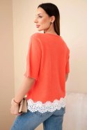 Sweter damski z krótkim rękawem i koronką malinowy