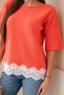 Sweter damski z krótkim rękawem i koronką malinowy
