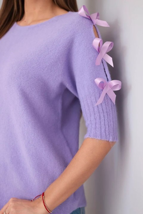 Sweter damski z krótkim rękawem i ozdobnymi kokardkami fioletowy